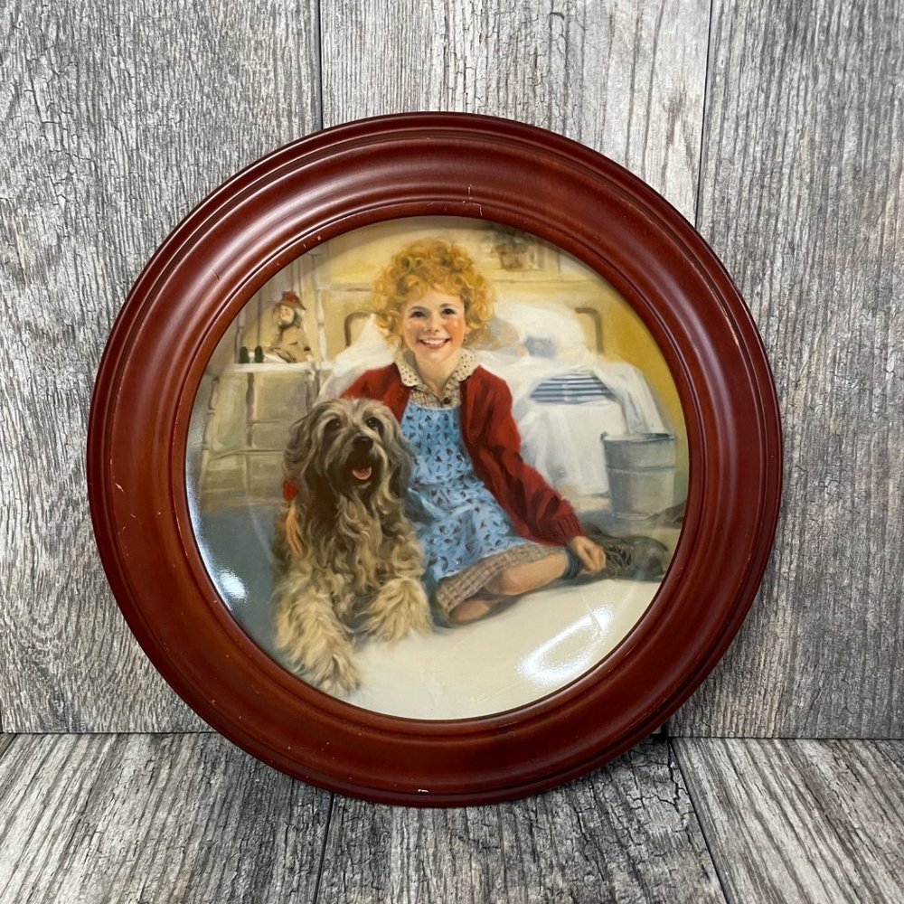 Vintg Annie and Sandy 1st Series 1972 Knowles Plate Van Hygan Smythe Wood Frame